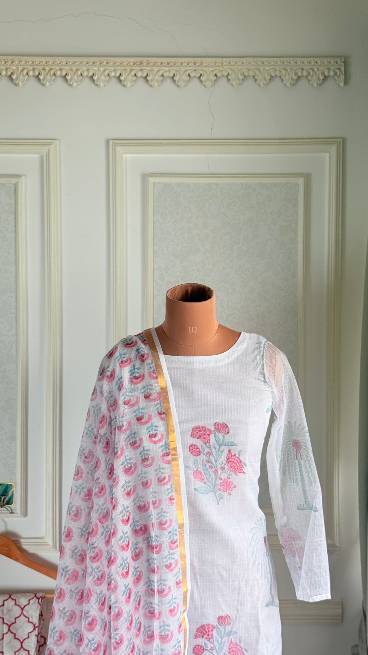 Aira Floral Set