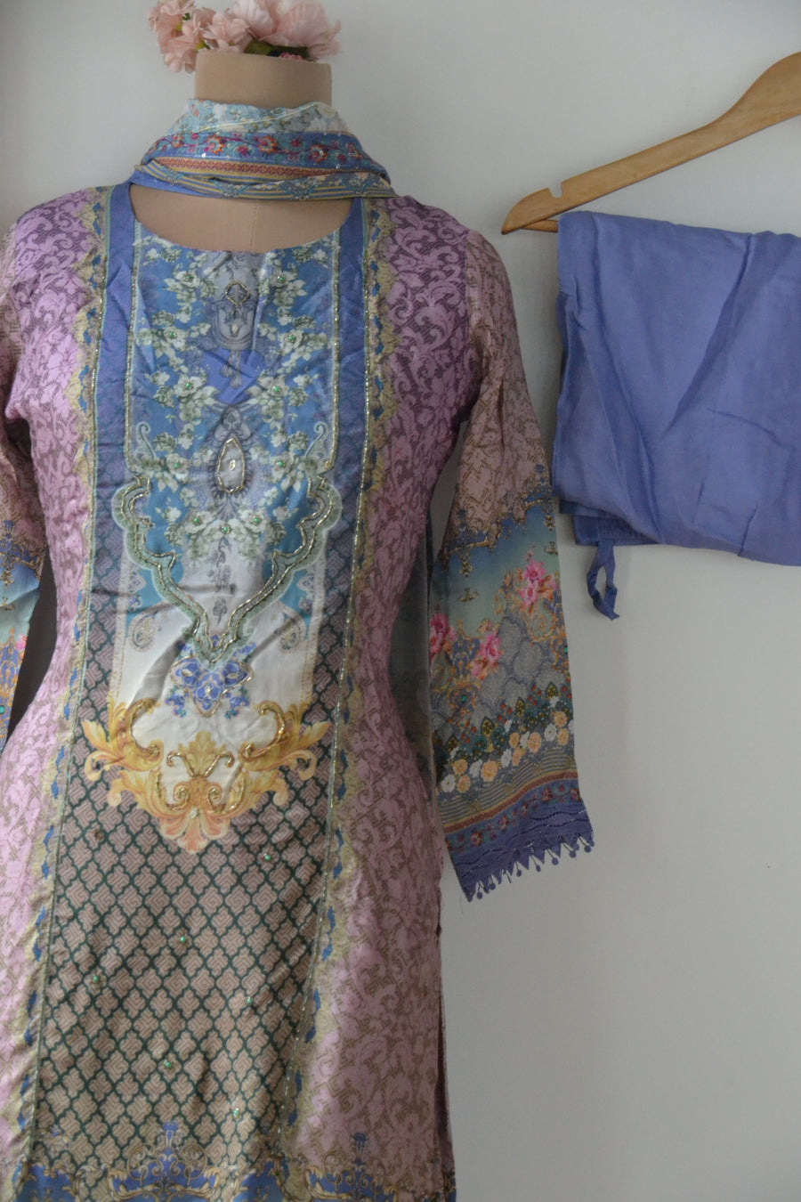 Pakistani Lilac Suit Set