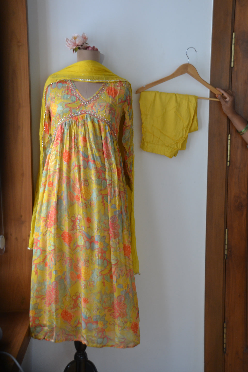 Sunshine Floral Alia Cut